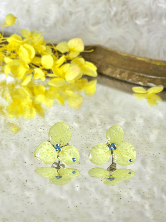 Les délicates simple jaune strass bleu
